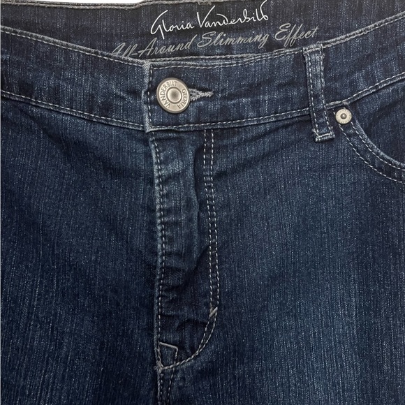 Gloria Vanderbilt all-around slimming effect capri jeans. - Picture 2 of 5